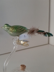 Vogel grün mit Feder